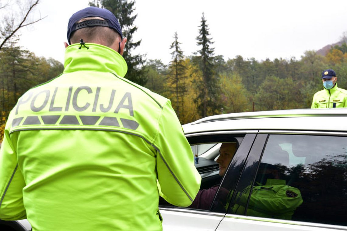 Skozi naselje s 104 kilometri na uro