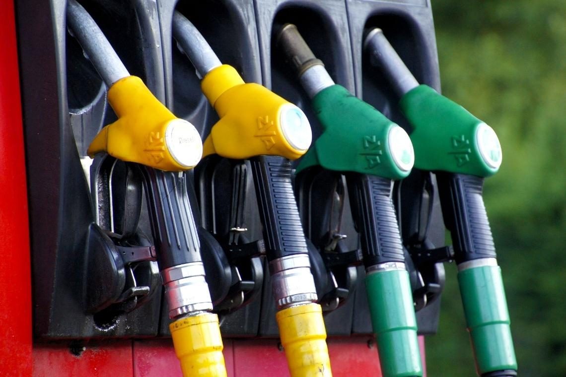 Bencin in dizel zunaj avtocest s torkom za več kot 10 centov cenejša