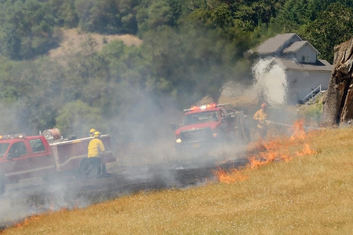 Na goriškem Krasu požar pod nadzorom, bolj negotove razmere na italijanski strani