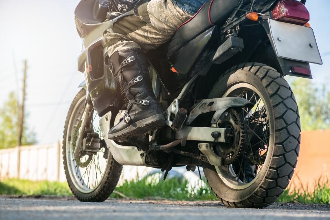 Na motorju prevažal tujca, ki je nezakonito vstopil v Slovenijo