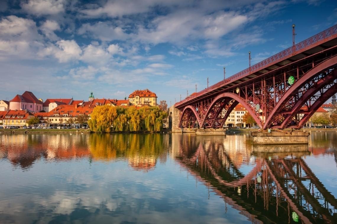 Pripoved o Kačji kraljici bo oživela obnovljeni Vojašniški trg v Mariboru