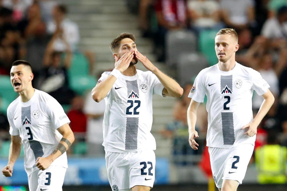 Slovenci v razprodanih Stožicah danes proti Norveški