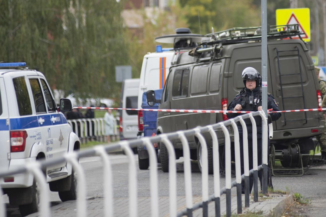 V streljanju na šoli v Rusiji 15 mrtvih