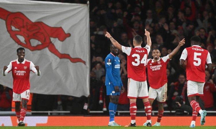 Arsenal tudi po zaostali tekmi stoodstoten
