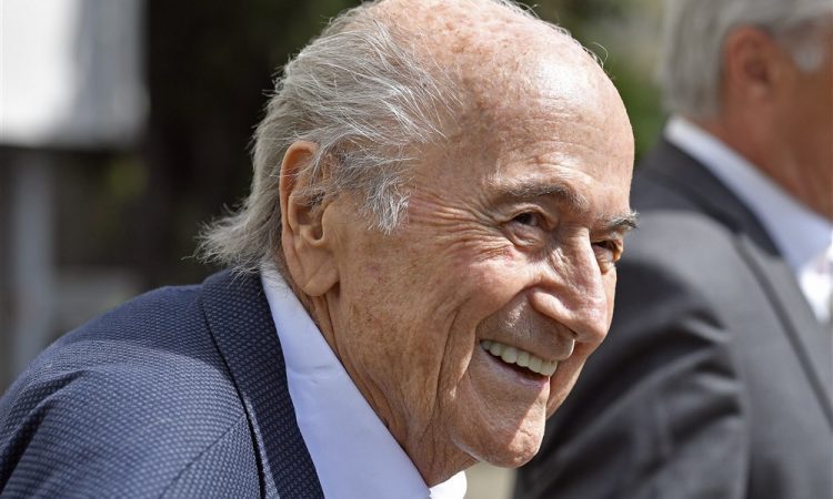 Blatter: Svetovno prvenstvo v Katarju je napaka
