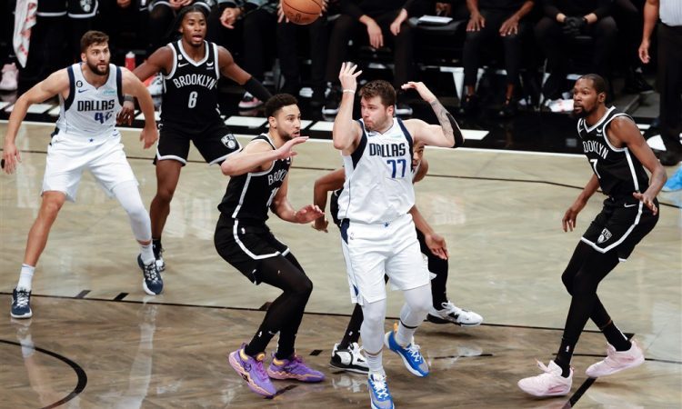 Dončićev Dallas dlje časa brez poškodovanega Kleberja