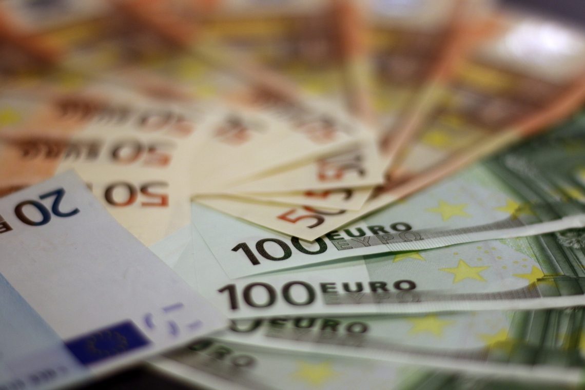 Nogometni klubi so leta 2022 za posrednike pri prestopih plačali več kot 600 milijonov evrov