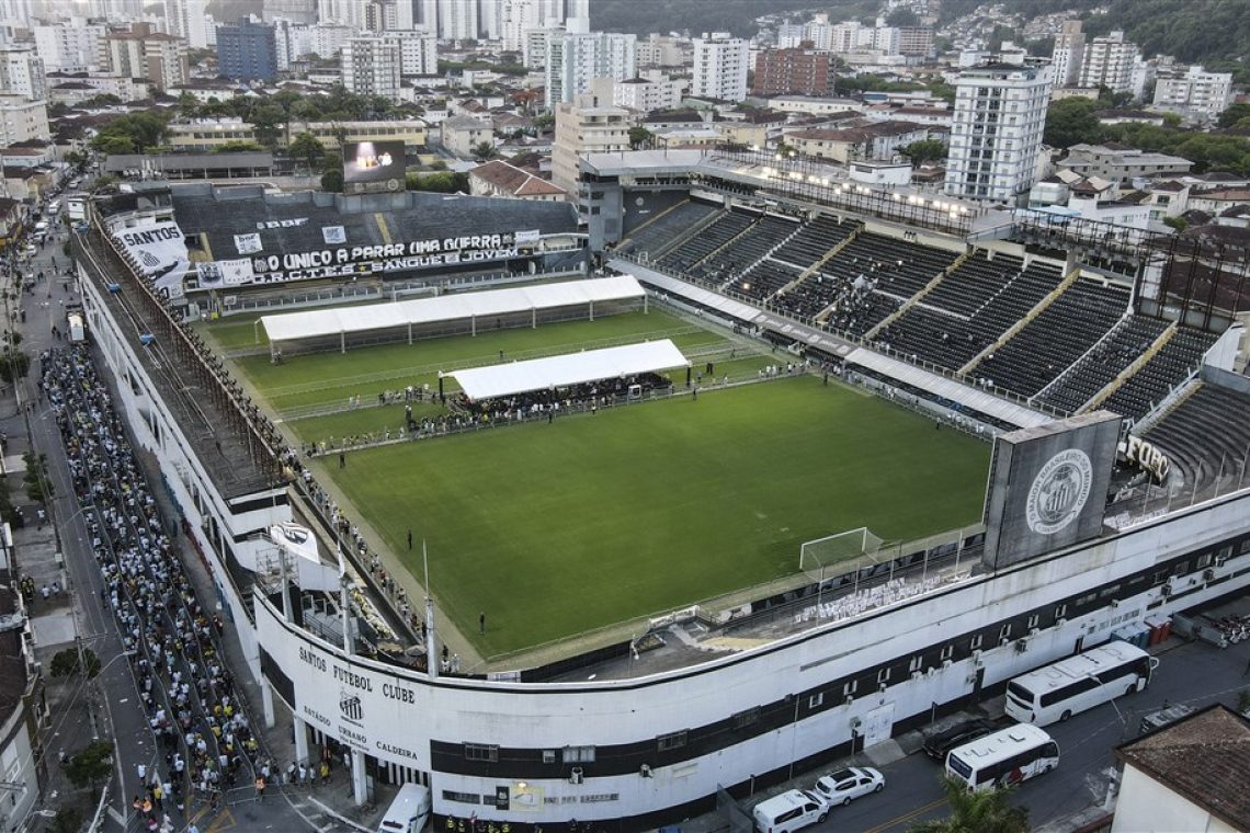 Na stadionu Santosa se je od Peleja poslovilo 230.000 ljudi