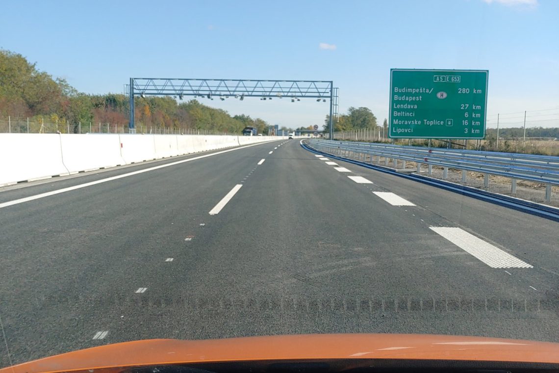 V nesreči na pomurski avtocesti pri Gančanih trije mrtvi, avtocesta ponovno odprta