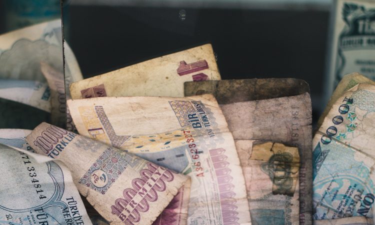 Turška inflacija tretji mesec zapored upočasnjena