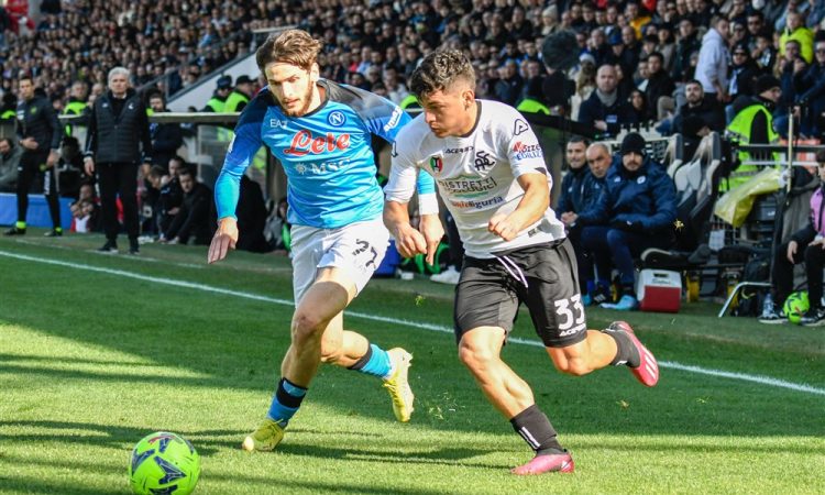 Interju milanski derbi, vodilni Napoli zanesljiv