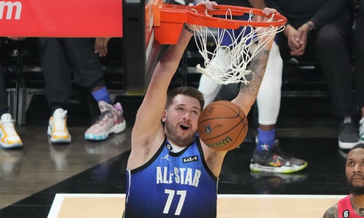 Zmaga ekipi Giannis, Dončić dočakal oddih v Mehiki