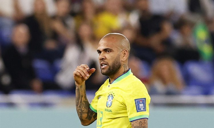 Dani Alves mora ostati v priporu