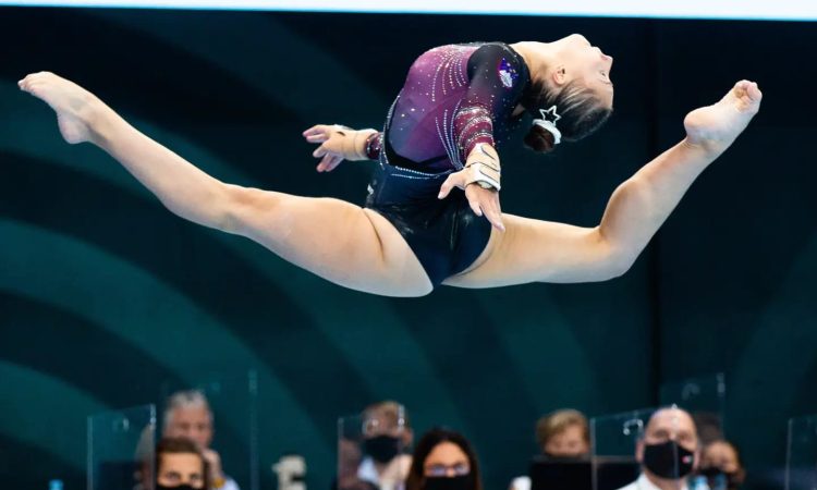 Lucija Hribar gladko v finale bradlje, telovadci danes brez 