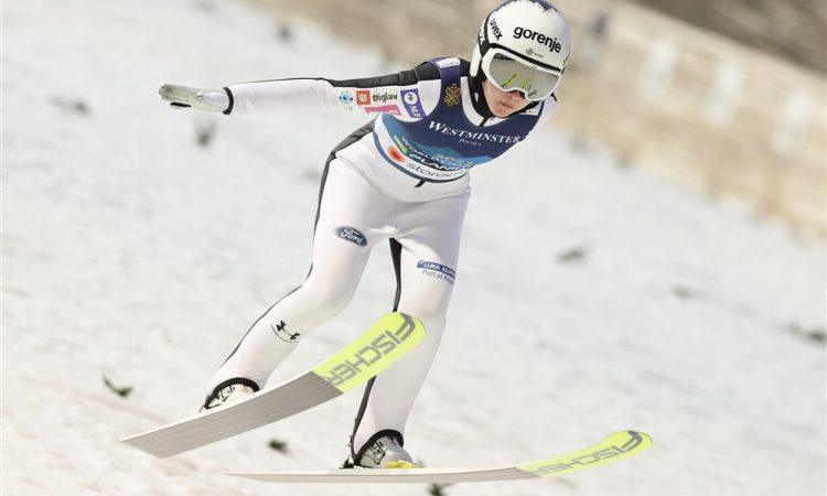 Ema Klinec tretja v poskusni seriji na letalnici v Vikersundu
