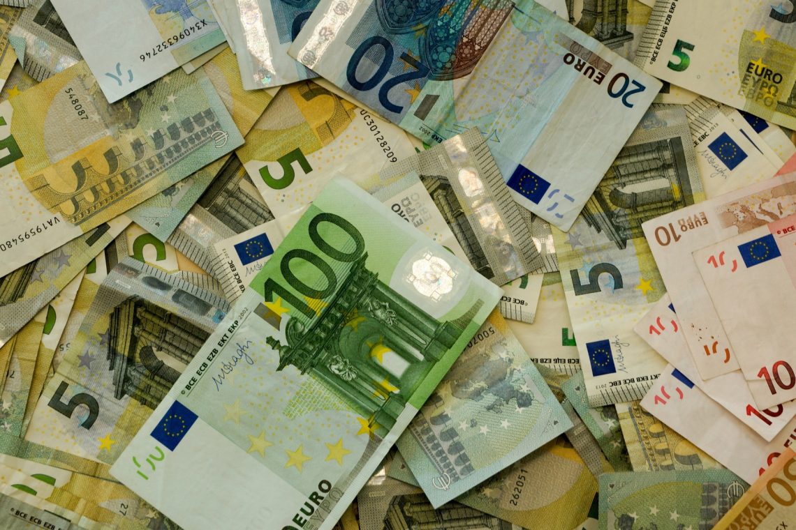 Z aprilom dvig plač zaposlenim v javnem sektorju