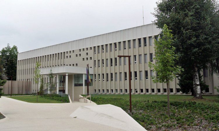 Vzrok smrti in razlog iskanja zdravstvene pomoči pacienta nista povezana