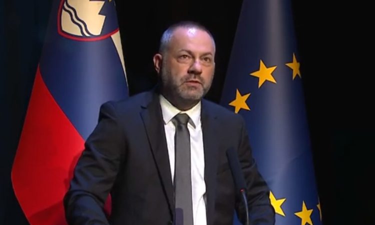 Minister z zasebnimi zdravstvenimi zavarovalnicami o premijah dopolnilnega zavarovanja