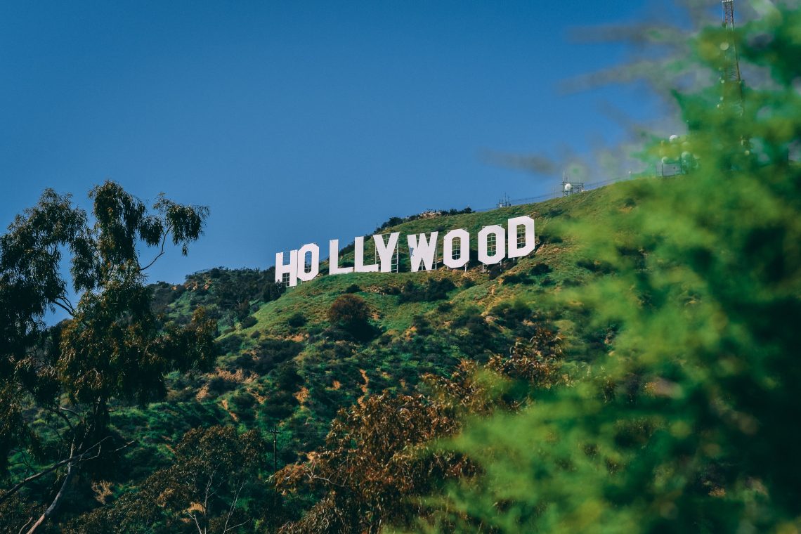 Scenaristi v Hollywoodu stavkajo za boljše plače in delovne pogoje