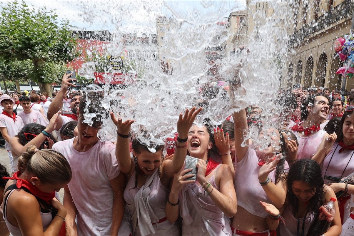 V Pamploni se je začel festival, znan po teku pred biki 