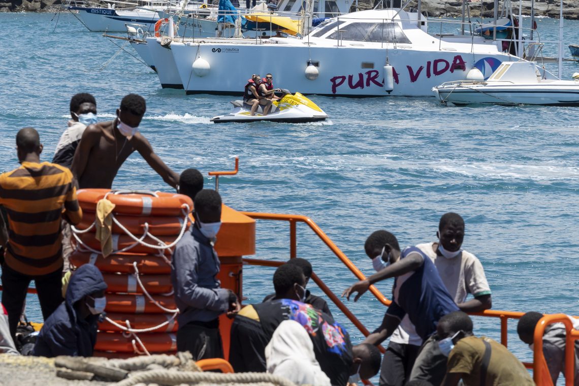 V bližini Kanarskih otokov pogrešanih najmanj 300 migrantov