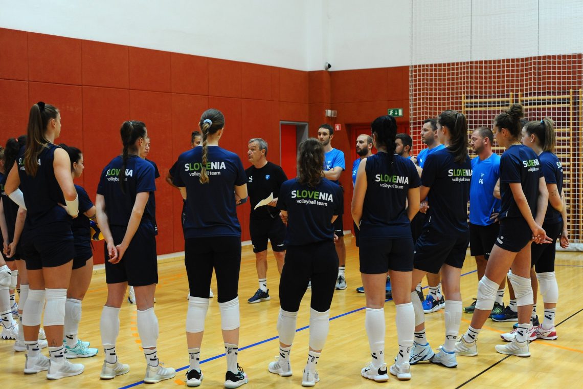 Slovenske odbojkarice na prvi pripravljalni tekmi proti Grčiji igrale 2:2 