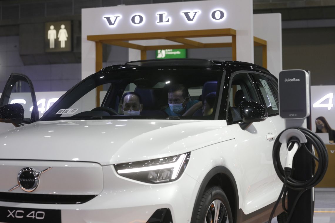 Švedski Volvo v drugem četrtletju s petino višjimi prihodki