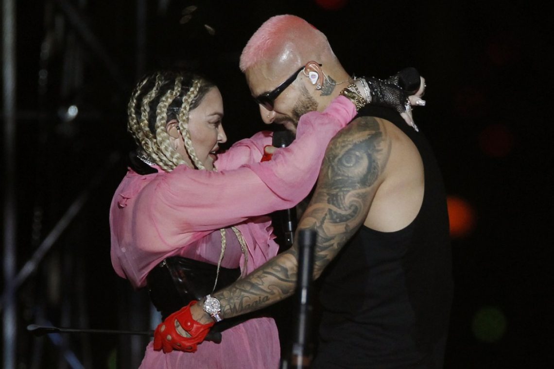Madonna z zahvalo družini za podporo med boleznijo