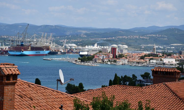 Mestni občini Koper 350 tisoč evrov za gradnjo Vstopne točke Kraški rob 