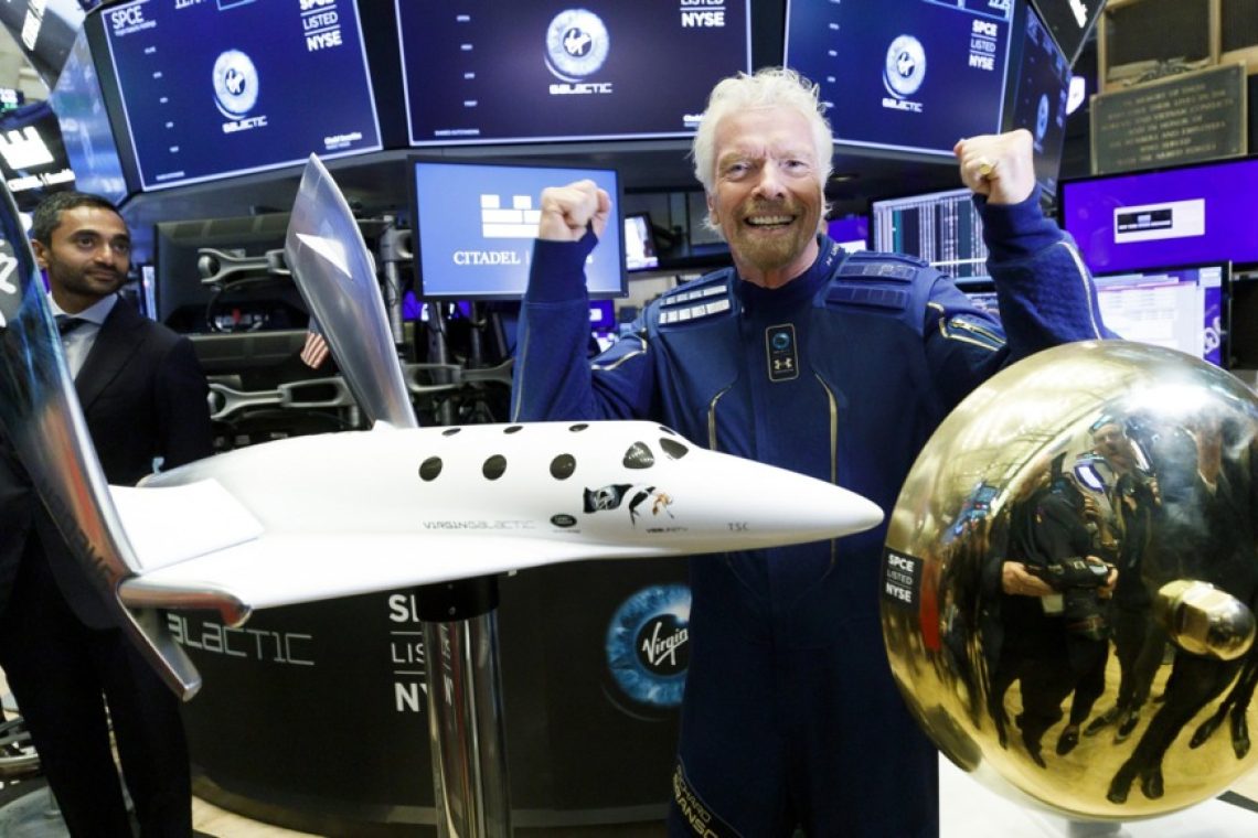 Virgin Galactic opravil prvo povsem turistično pot do vesolja 