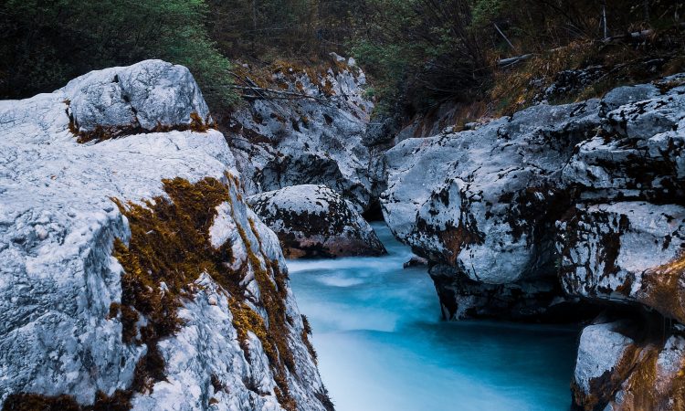 V občini Tolmin se razmere še niso umirile, na več lokacijah nevarnost plazov
