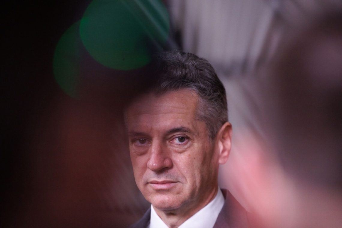 Zaradi odsotnosti dr. Goloba bo vlado začasno vodil Luka Mesec