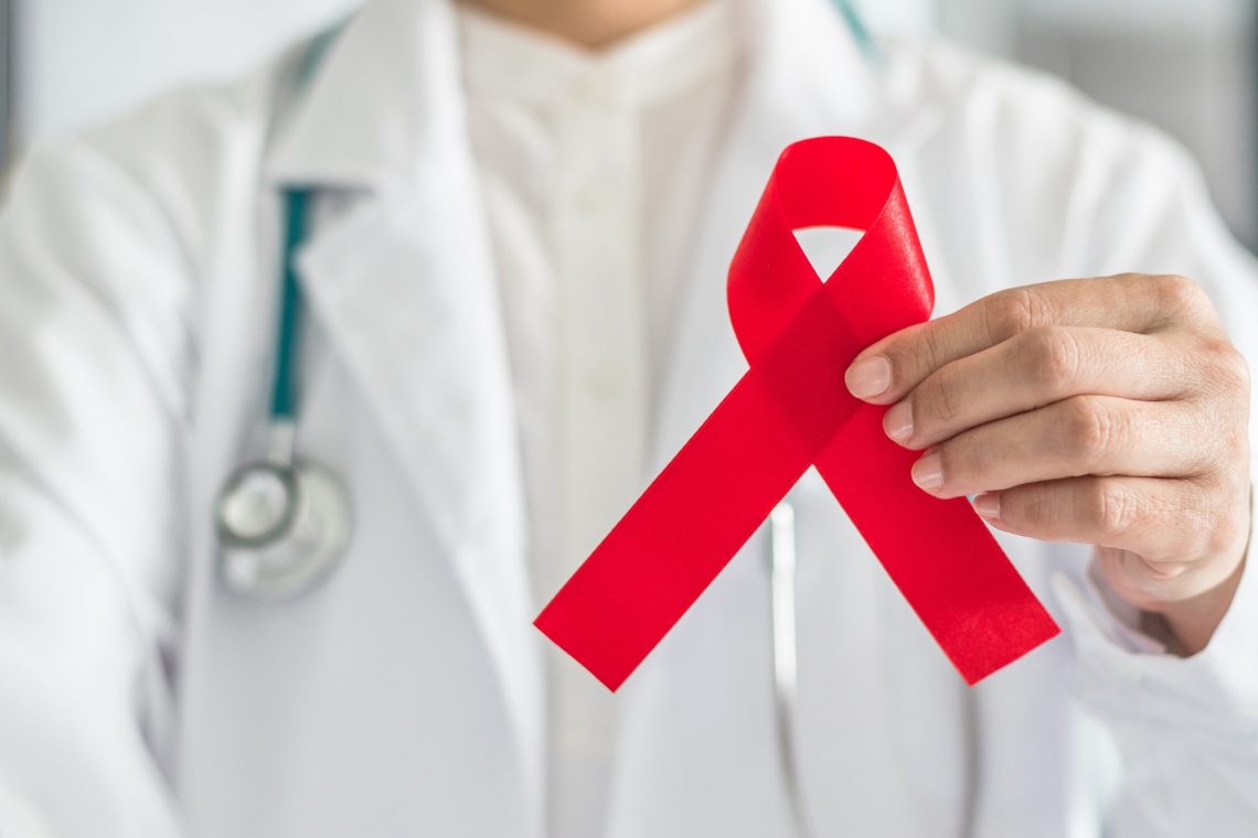 Kljub napredku najstnice še naprej nosijo glavno breme epidemije HIV z 98.000 novimi okužbami v letu 2022