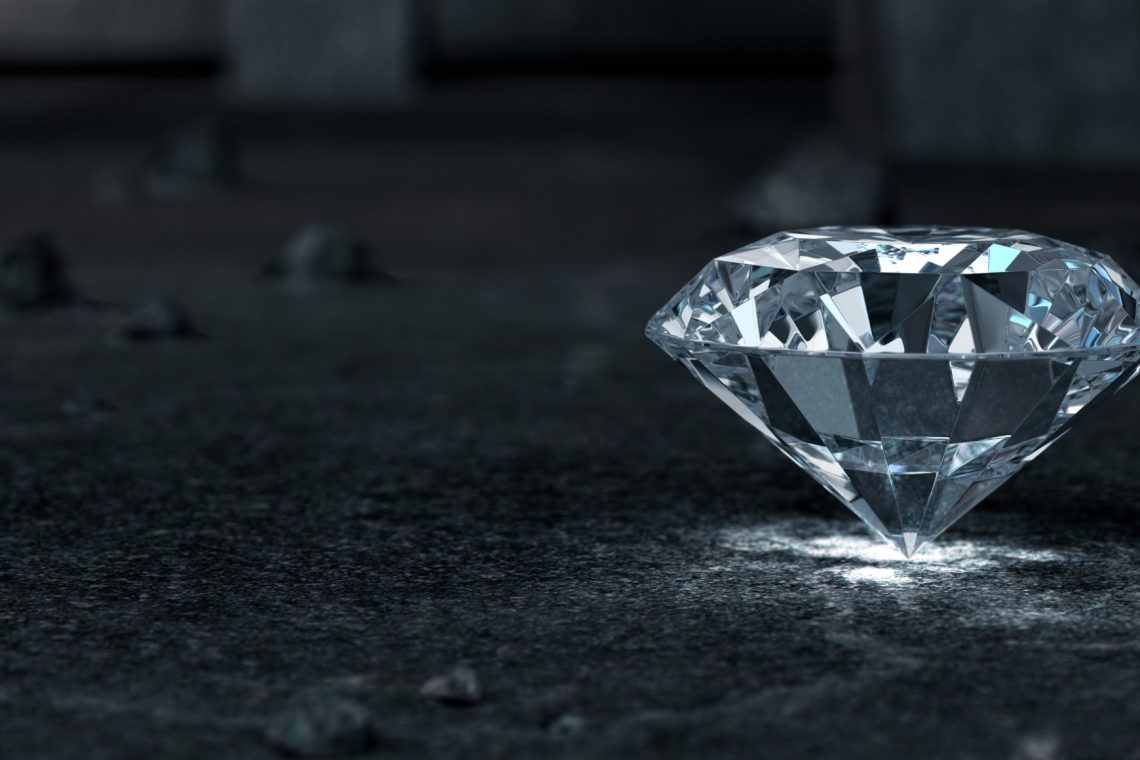 Izginuli diamantni prstan iz pariškega Ritza našli v sesalniku