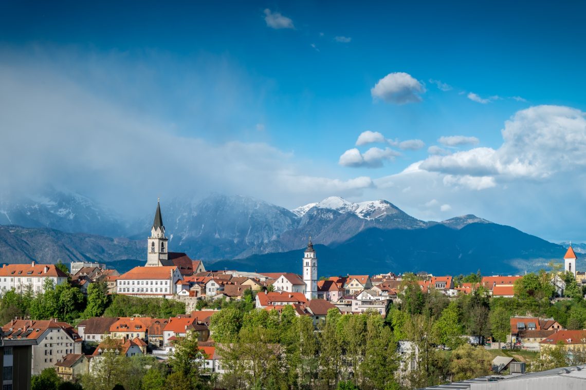 V Kranju zaradi domnevno nevarnega predmeta izpraznili sodišče