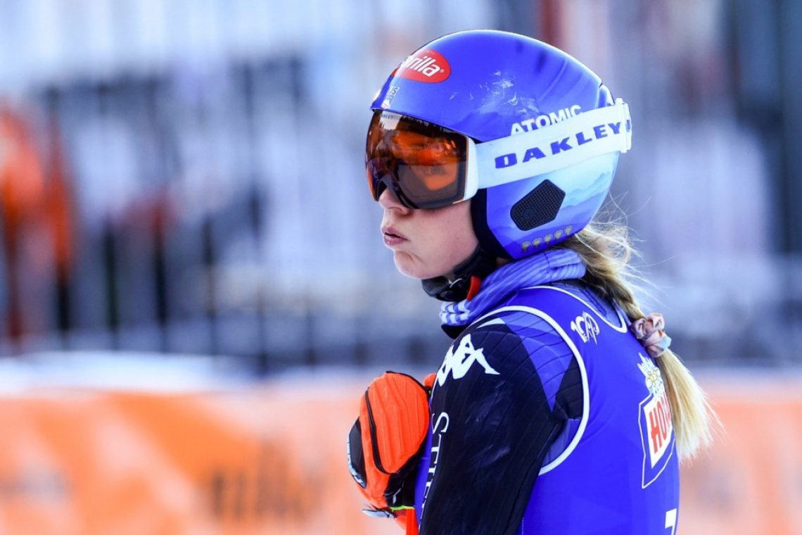 Shiffrin po padcu z bolečinami, a brez hujše poškodbe