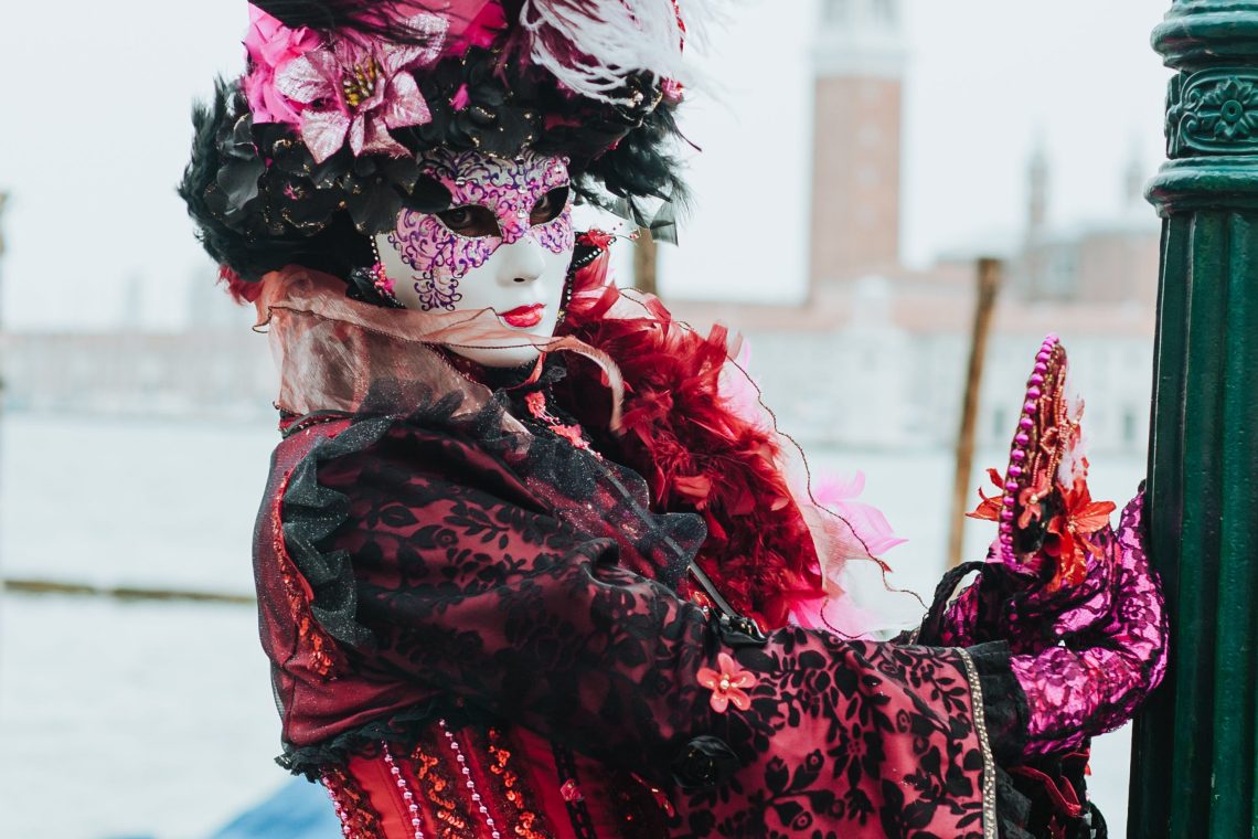 V Benetkah se je začel pustni karneval 