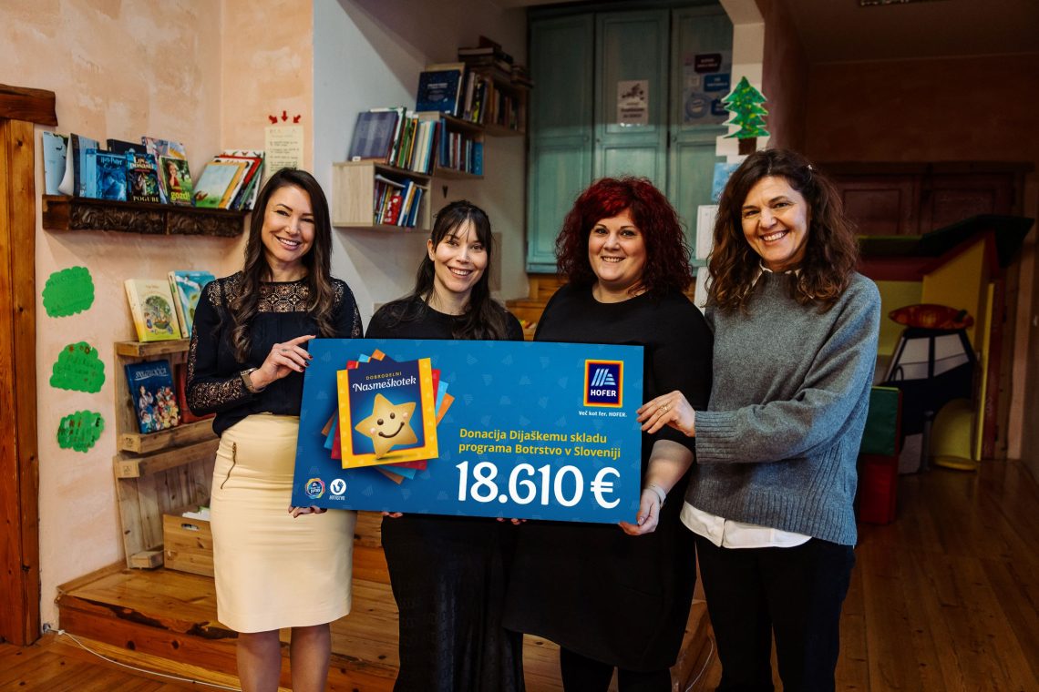 HOFER s kupci zbral več kot 120.000 evrov za dijake v stiski