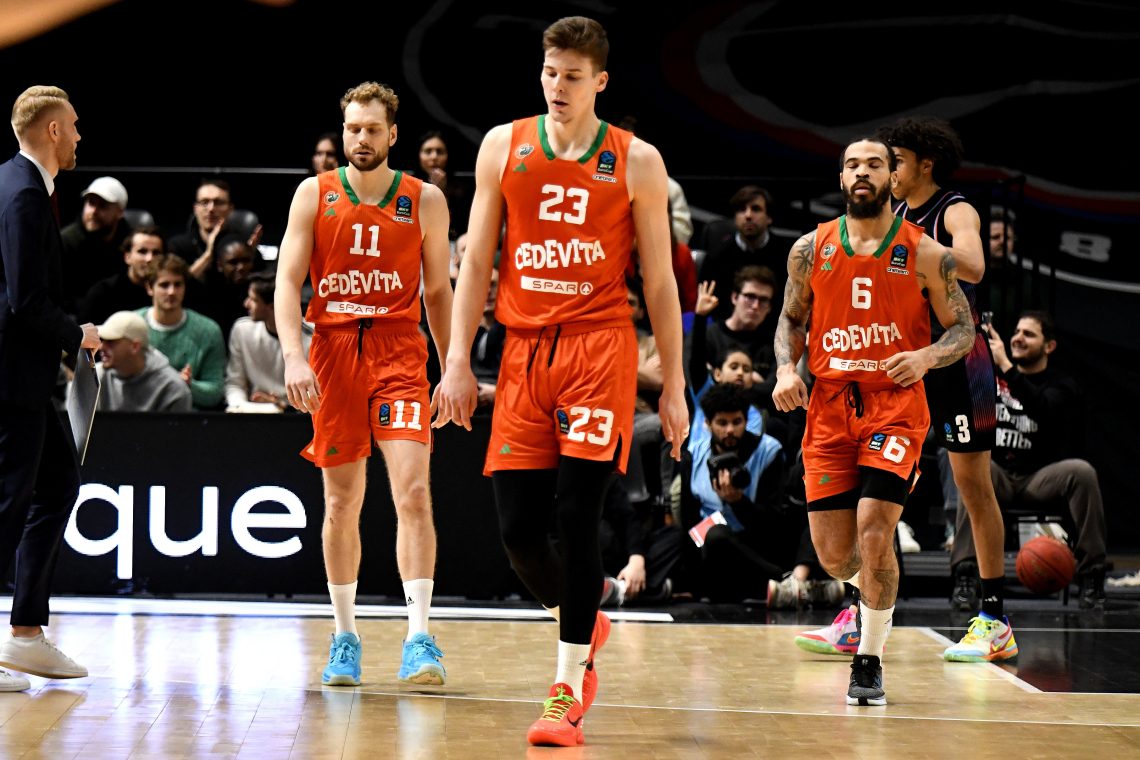 Ljubljanski košarkarji nebogljeni v Parizu