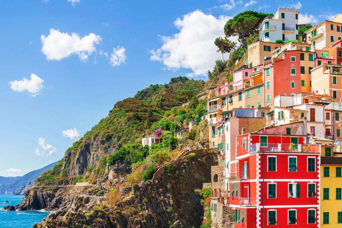 Na območju Cinque Terre v Italiji med prazniki uvajajo enosmerno pohodniško pot