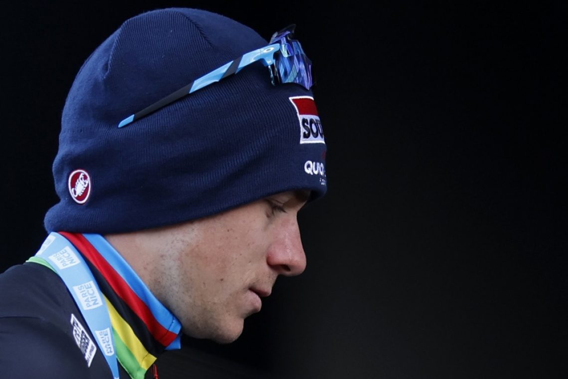 Evenepoel z zmago v kronometru do majice vodilnega, Roglič tretji