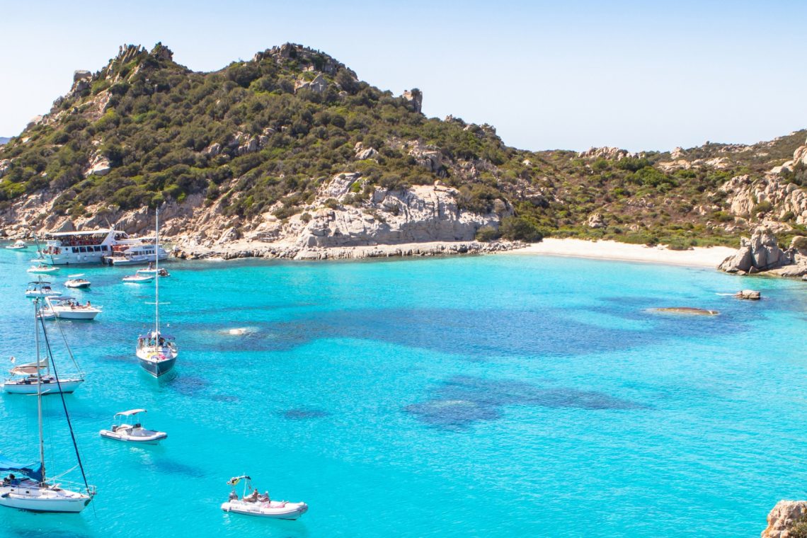 Na Sardiniji zaradi spominkov s plaže ovadili turiste