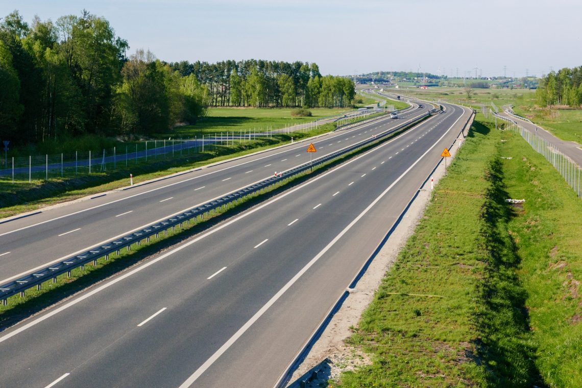 Dars opozarja na nevarnost ustavljanja na odstavnem pasu avtoceste