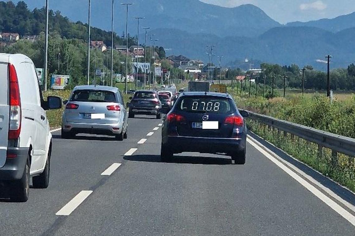 Urad za meroslovje preizkuša bolj sodobno opremo za nadzor hitrosti v cestnem prometu