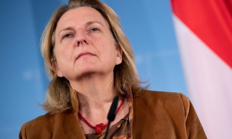 Nekdanja avstrijska ministrica v Rusiji postala ambasadorka za sibirske tigre