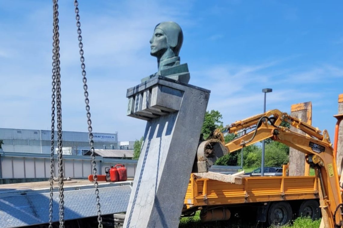 Otvoritev kipa Edvarda Rusjana in prelet letal Slovenske vojske