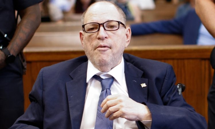 Harveyja Weinsteina odpeljali na nujno operacijo srca