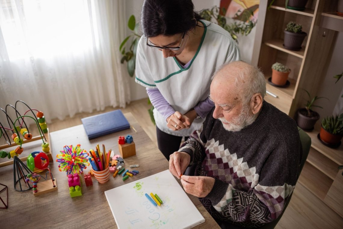 Ob svetovnem dnevu Alzheimerjeve bolezni izpostavili porast obolenj z demenco