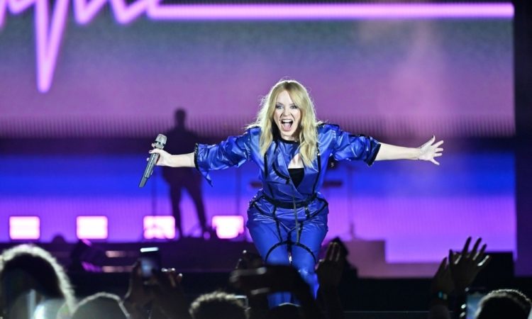 Kylie Minogue napovedala veliko koncertno turnejo
