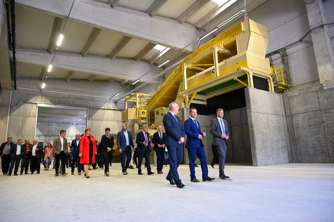Na Dolenjskem odprli regionalni objekt za predelavo odpadkov
